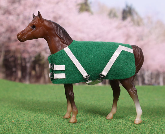 Green and White Stable Blanket for Breyer Stablemates Model Horses - Made for G1 Arabian Stallion Mold
