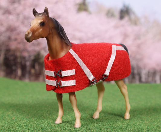 Red and White Stable Blanket for Breyer Stablemates Model Horses - Made for G1 Arabian Stallion Mold